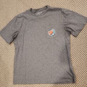 Men's Gray Vineyard Vines football pocket Tee sz Med, EUC